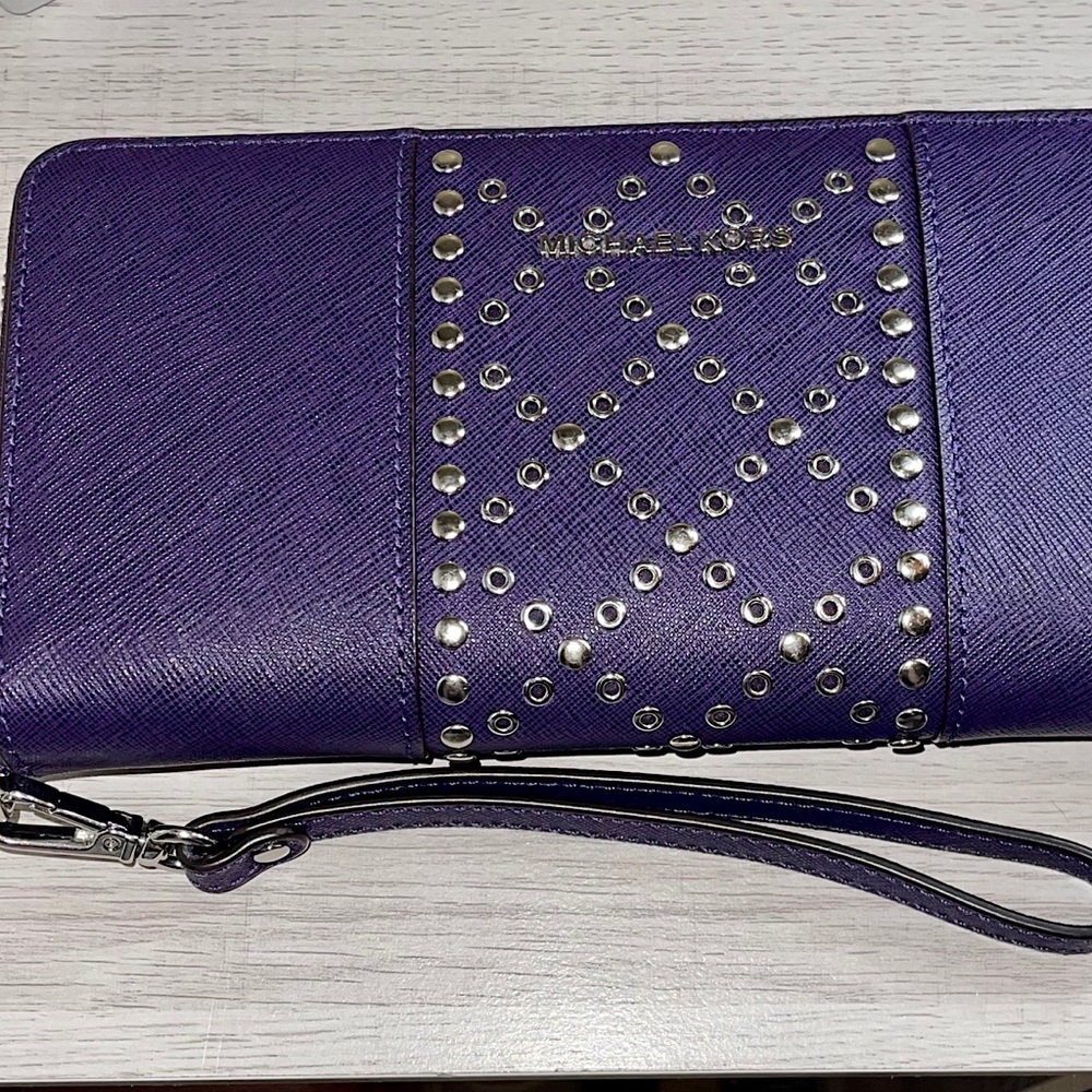 Michael kors wallet✨